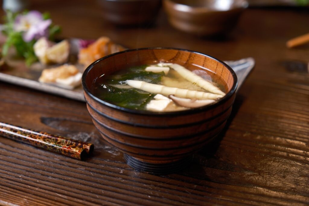 味噌豆腐菇菇湯 · 日式經典